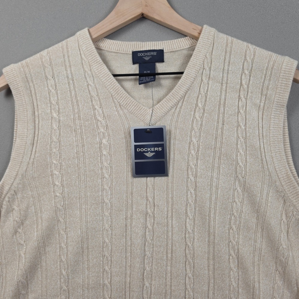 Dockers Sweater Vest Men's M Oatmeal Tan Cable Knit V-Neck Sleeveless Preppy NWT
